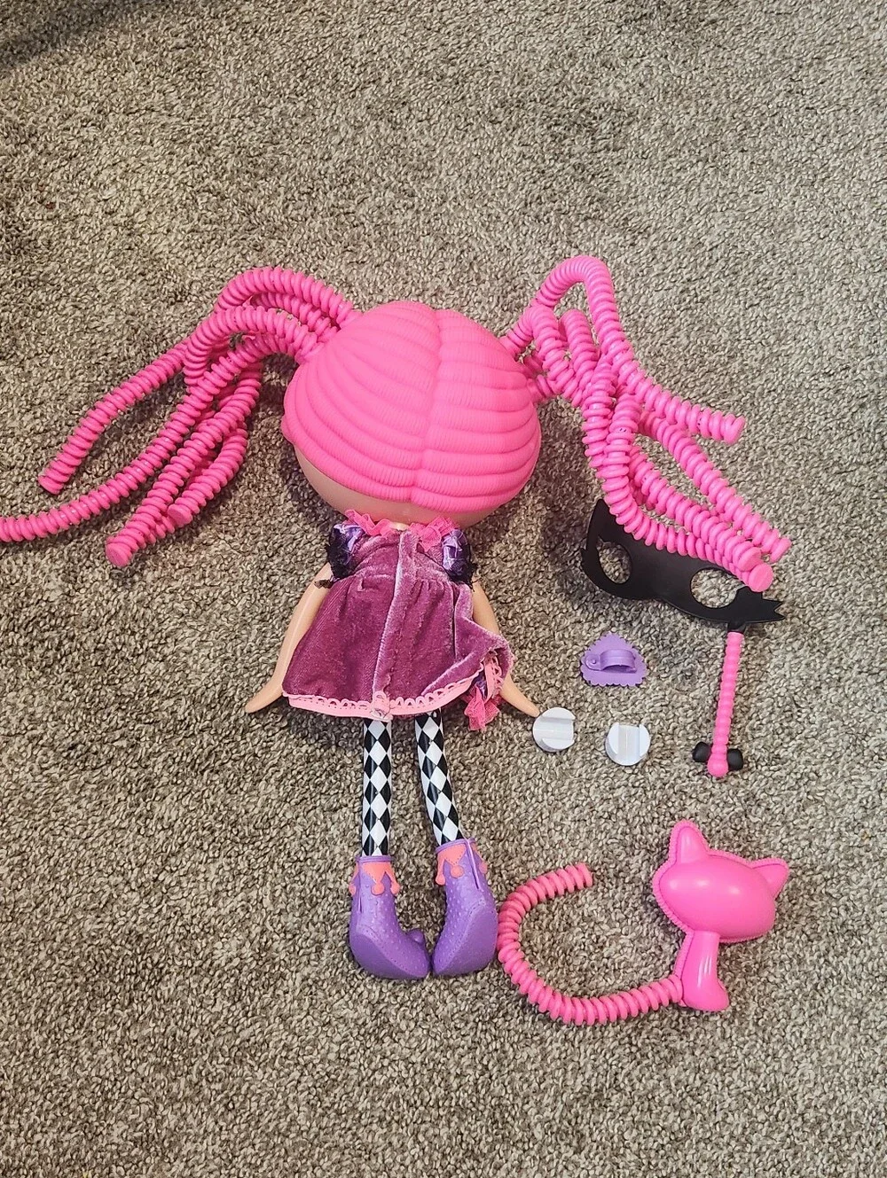 Lalaloopsy Confetti Carnivale Silly Hair Doll w Mask, Pet Cat, Hair Accessories